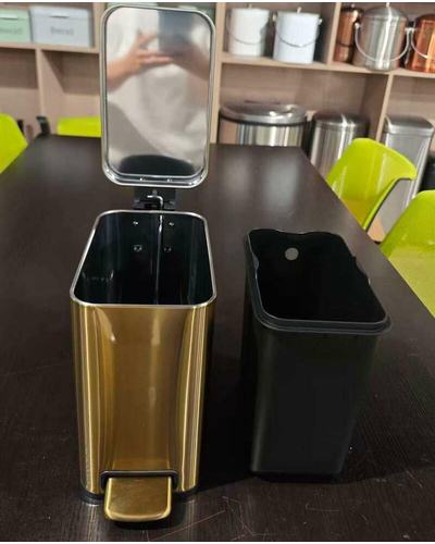 Мусорное ведро с плавным закрытием прямоугольное Mixxus Premium Quadro-TC0105 Brushed Gold 5 л (цвет матовое золото) (MI8394)